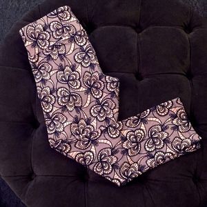 Lorna Jane Pink Crops